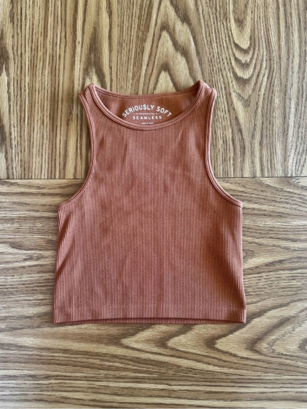 Lot of Women’s tees/tanks Small - Hollister, Aero, Old Navy - Picture 6 of 8